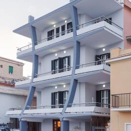 Hotel Riviera，位于安齐奥的酒店
