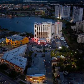 Ramada Plaza by Wyndham Orlando Resort & Suites Intl Drive - Newly Renovated!，位于奥兰多的酒店