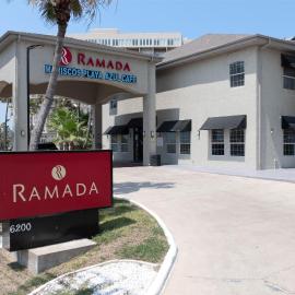 Ramada by Wyndham & Suites South Padre Island，位于南帕诸岛的酒店