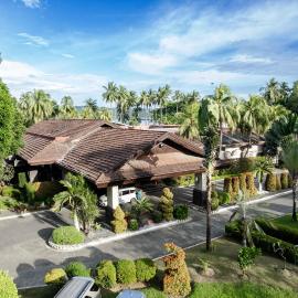 Waterfront Insular Hotel Davao，位于达沃市的酒店
