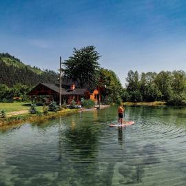 Moonlake Chalet，位于Găineşti的酒店