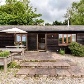 Beautiful Box Hill Lodge，位于博克斯的酒店