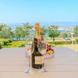 Aenona sea view apartments，位于宁的酒店
