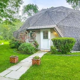 Unique Geodesic Dome Escape in Nature!，位于Warren的酒店