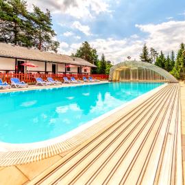 RÁJ sportovní a rekreační resort Branžež，位于Kněžmost的酒店
