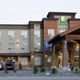 Holiday Inn Express Golden-Kicking Horse by IHG，位于戈尔登的酒店