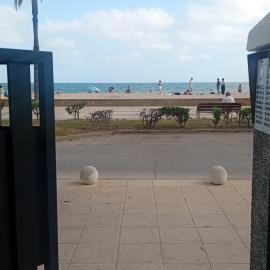 Apat sombrero A Cunit Beach，位于库尼特的酒店