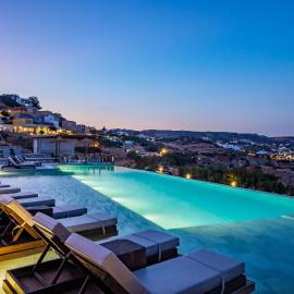 Aegean Village Beachfront Resort，位于阿莫皮的酒店