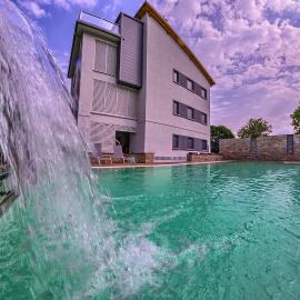 Rainbow Holiday Apartments Lake Como，位于科利科的酒店