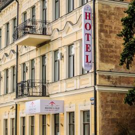 Homelike Hotel，位于陶格夫匹尔斯的酒店