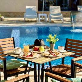 AKHDAR APARTMENTS free parking, pool & breakfast，位于尤塔哈的酒店