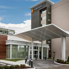 La Quinta by Wyndham Virginia Beach，位于弗吉尼亚海滩的酒店