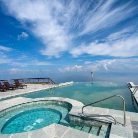Chandragiri Hills Resort Kathmandu-Luxury in the Clouds，位于Thānkot的酒店