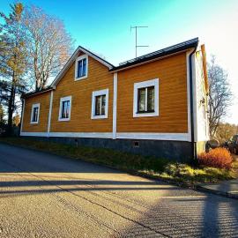 A Lovely House with A Garden in Helsinki，位于Siltamäki的酒店