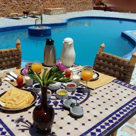 Riad Paradise of Silence，位于阿伊特本哈杜的酒店