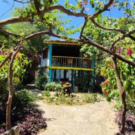 Bed and Breakfast Puerto López，位于洛佩斯港的酒店