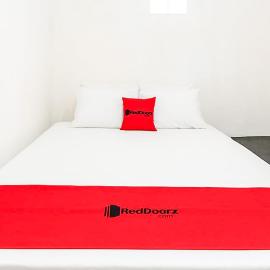 RedDoorz Syariah at Hotel Yasmine Pandaan，位于Jetak的酒店