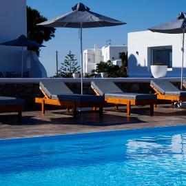 Casa Nostra Mykonos Boutique Rooms & Studios，位于格拉斯托斯的酒店