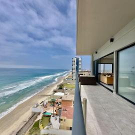 Luxury Beachfront Condo 3BR 3BA with stunning views，位于提华纳的酒店