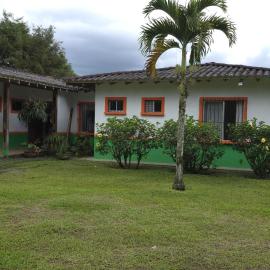 RESTAURANTE Y ALOJAMIENTO EL NUDO COCINA Y CAFE，位于多斯克布拉达斯的酒店