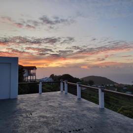 WindBlow Villa，位于Belmont的酒店