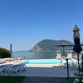La Casa di Flora，位于苏尔扎诺的酒店