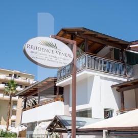 Homiday - Residence Venere，位于阿尔巴·阿德里亚蒂卡的酒店