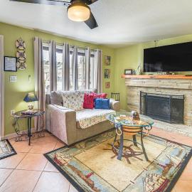 < 1/2 Mi to Beach Access + Pier: OBX Getaway，位于斩魔山的酒店