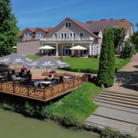 Hotel Chabrowy Dworek,位于Teresin的酒店