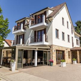 Mirage Hotel Sárvár，位于萨尔瓦尔的酒店