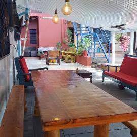 Hummingbird Hostel，位于埃斯特城的酒店