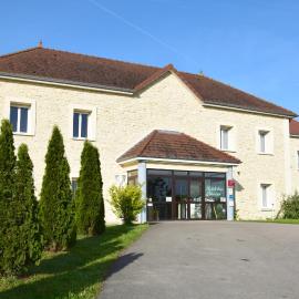 Logis Hôtel Des Sources，位于Créney-près-Troyes的酒店