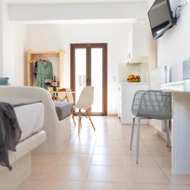 Depis place & apartments naxos，位于纳克索乔拉的酒店