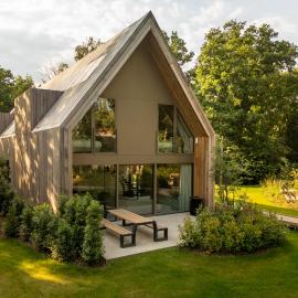 Spacious Luxury Lodge for 8 – Woodz Lodges Heusden-Zolder，位于赫斯登-佐尔德尔的酒店