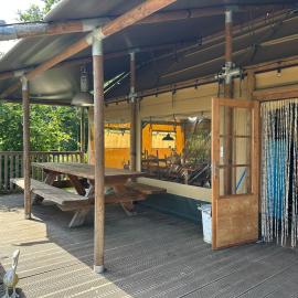 Koelioere Glamping Tent，位于比丁赫伊曾的酒店