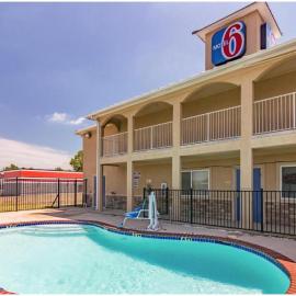 Motel 6-Azle, TX，位于艾索的酒店