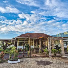 Asri Rinjani Hotel，位于塞姆博伦拉旺的酒店