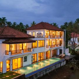 Villa Fleuve 6-BHK Riverfront Hideaway With Infinity Pool & Bathtub，位于尼禄的酒店