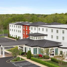 Hilton Garden Inn Riverhead，位于河头镇的酒店