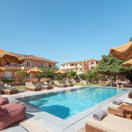 Filoxenia Luxury Studios & Apartments，位于扎金索斯镇的酒店