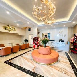 BLUE SKY NOI BAI HOTEL And POOL，位于内排的酒店