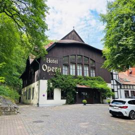 Hotel Opera，位于索波特的酒店