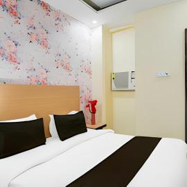 Hotel Elite rooms & Banquet，位于Prayagraj的酒店