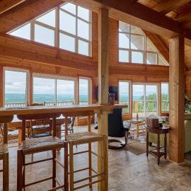 Stunning Lake Views Wine Country，位于Burdett的酒店