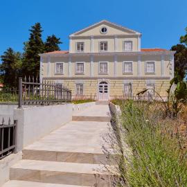 Captain' s Villa Boutique Hotel，位于大洛希尼的酒店