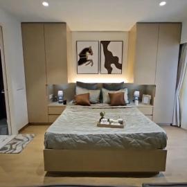 Neon - Royal Nest Aerotel with Pvt Balcony -1 km from Airport
