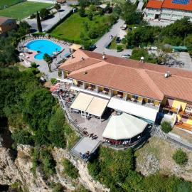 Terrazza del Brivido, Hotel Paradiso，位于Pieve的酒店