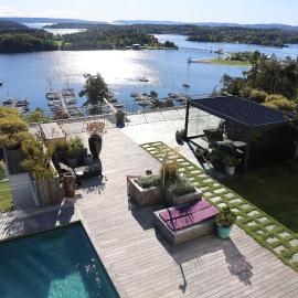Big villa with panoramic views, terrace, pool, close to Oslo，位于桑维卡的酒店