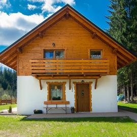 Alpejska Wioska - apartamenty i pokoje z aneksem kuchennym，位于伊斯泰布纳的酒店