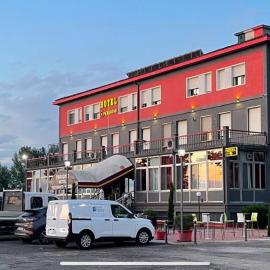Hotel Paradiso，位于卡斯泰尔夫兰科埃米利亚的酒店